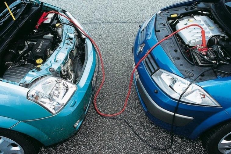 Как прикуривать автомобиль от аккумулятора другой машины?