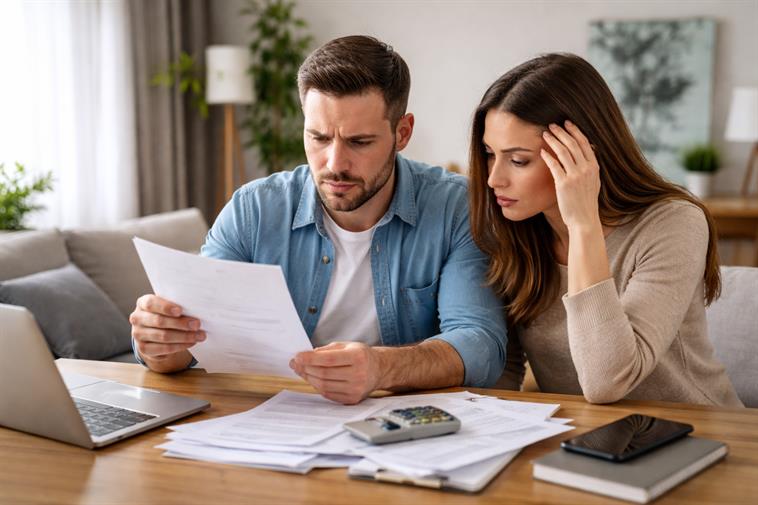 Страховая требует вернуть деньги после выплаты — законно ли это и что делать