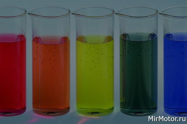 Можно ли смешивать стеклоомывающую жидкость разных цветов в бачке