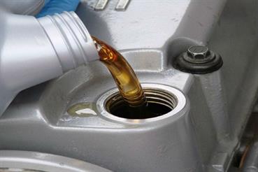 Как правильно выбрать масло для двигателя на зиму?